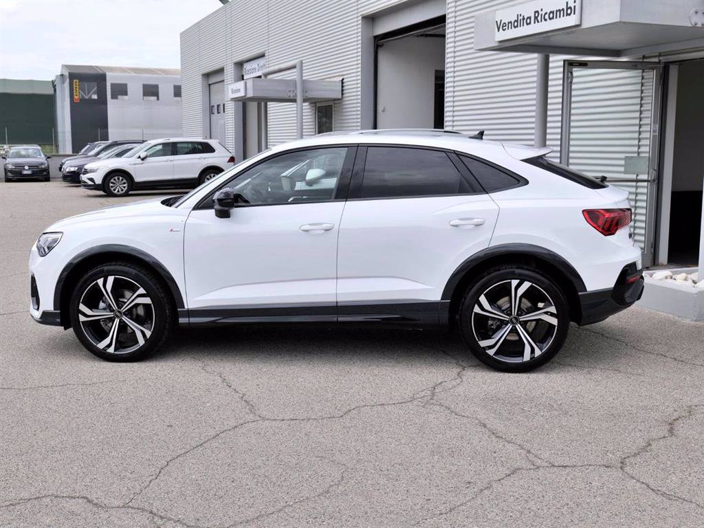 AUDI Q3 Sportback 2.0 (35) Tdi 150cv S-tr. Identity Black