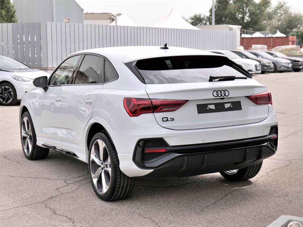 AUDI Q3 Sportback 1.5 (35) Tfsi 150cv S-tr. Identity Bl.