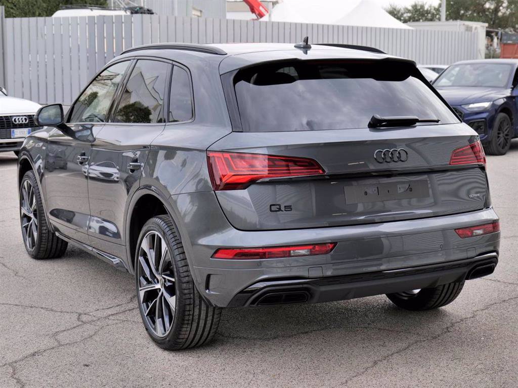 AUDI Q5 2.0 (40) Tdi Quattro 204cv S-tr. Identity Black