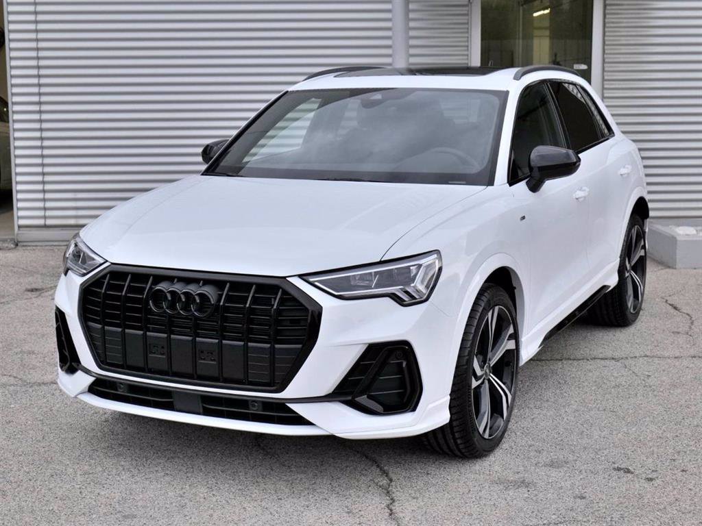 AUDI Q3 1.5 (35) Tfsi 150cv S-tr. Identity Black Open Sky