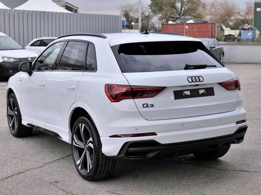 AUDI Q3 1.5 (35) Tfsi 150cv S-tr. Identity Black Open Sky